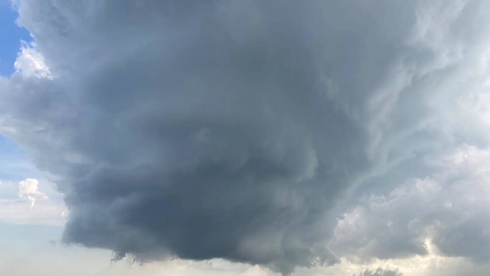 A low-precipitation supercell with a wall cloud observed in S Oklahoma on 5/11. (Photo credit: Jana Houser)